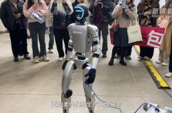 新华全媒+丨2025全球开发者先锋大会共探AI未来