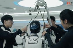 探访人形机器人：机器人“神秘跑者”