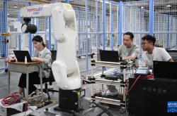 新华全媒头条|人形机器人加速进化