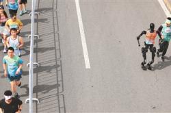 人形机器人“跑”出未来