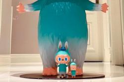 泡泡玛特AB面：爆款狂欢与资本暗流