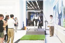 在北京，机器人“闯”出大世界