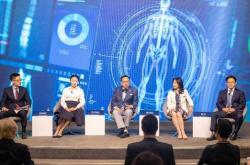 夏季达沃斯论坛｜AI怎么“+”企业？行业大佬这么说