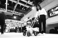 AI伙伴助残疾人开启生活新方式