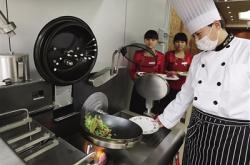 当“人间烟火”遇上人工智能——餐饮业智能化转型一线观察