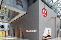 中国业绩大增，lululemon为何换帅？丨消费参考