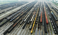 前11个月国铁发送货物37.27亿吨