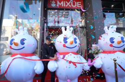 蜜雪冰城美国首店开业 北美成出海新大陆？丨咖啡茶饮龙门阵