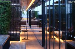 从丽思卡尔顿到文华东方，顶奢酒店拥抱“地方资本”转战下沉市场