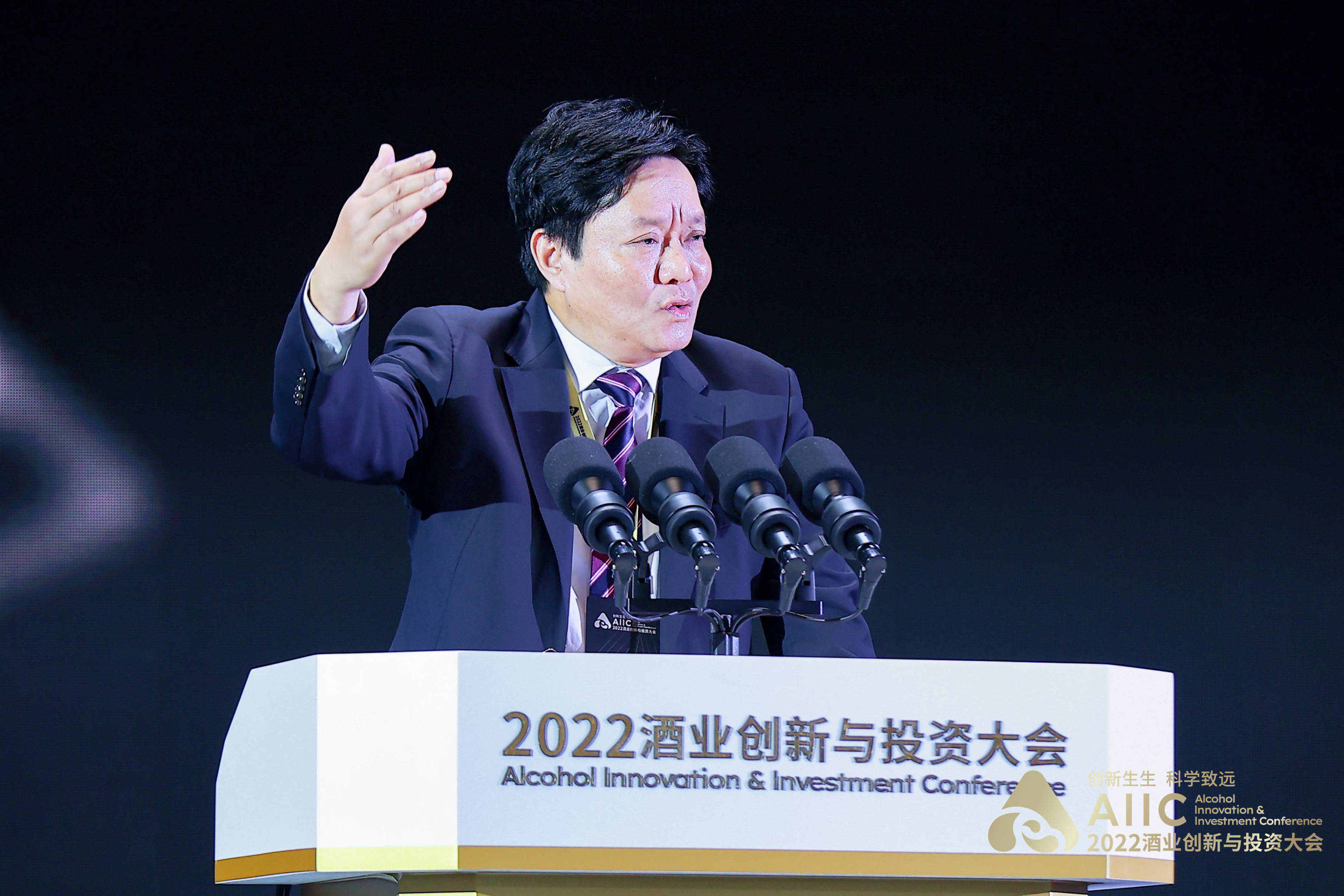 “关税阴影”再度笼罩酒业：千亿美元跨境贸易遭遇“完美风暴”