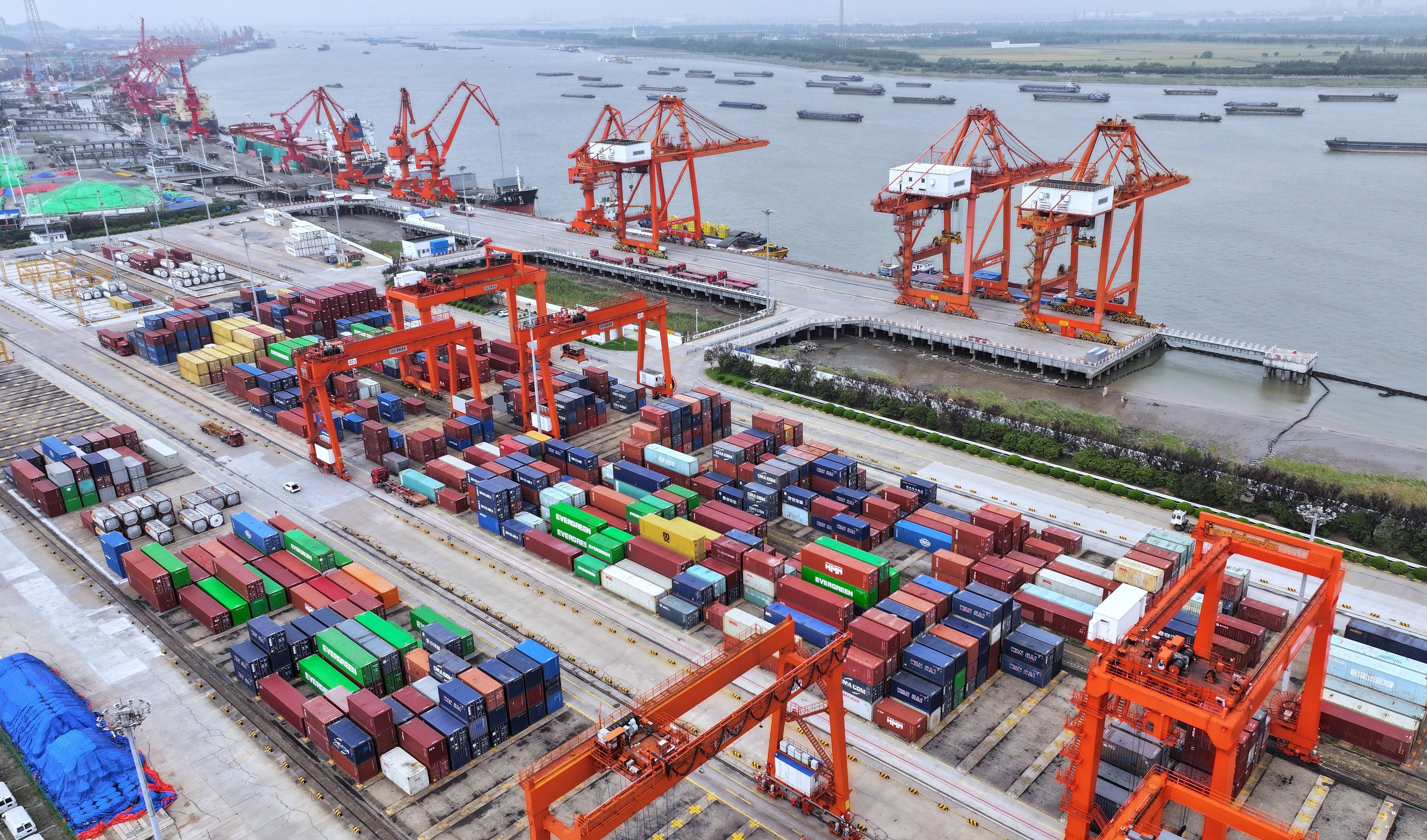 一揽子举措迅速落地 中国股市稳定健康发展获得强支撑