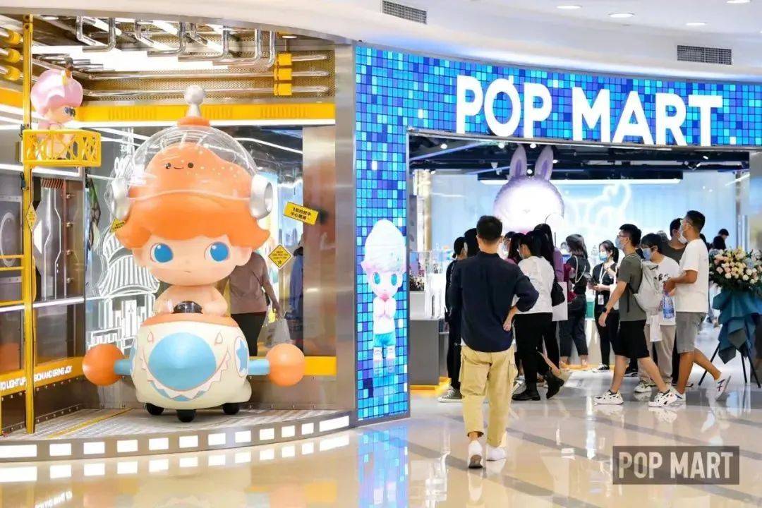 泡泡玛特AB面：爆款狂欢与资本暗流