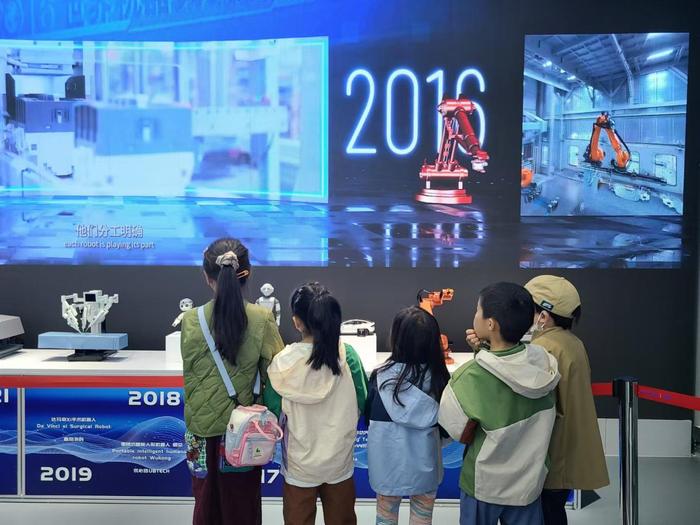 在北京，机器人“闯”出大世界