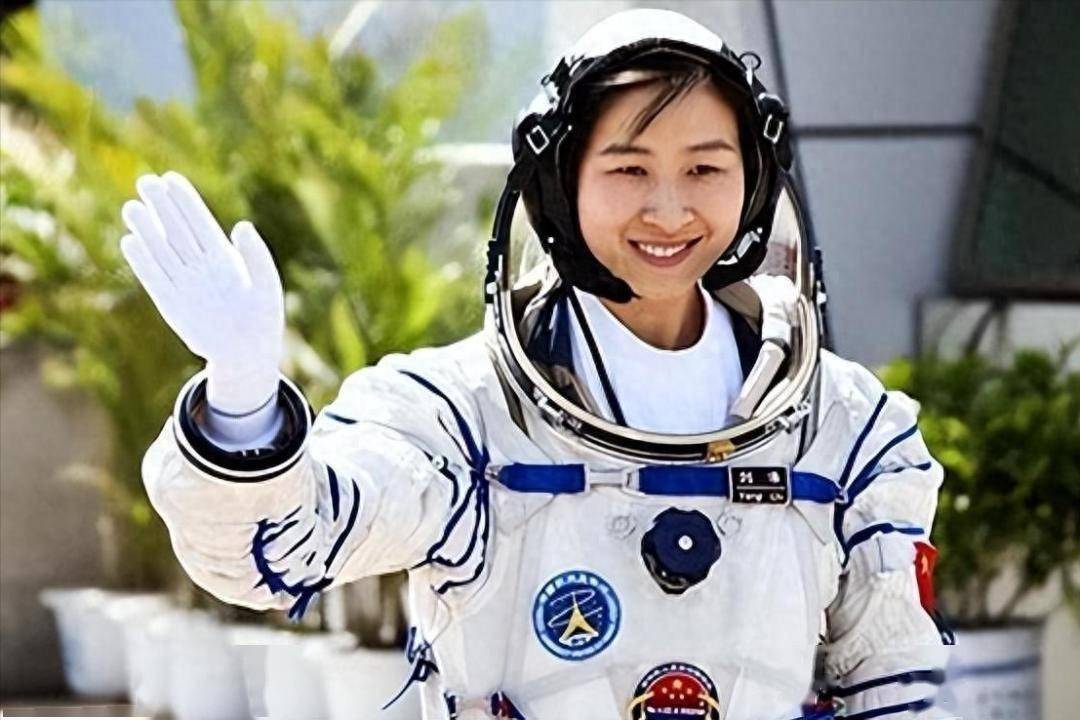 梦舟载人飞船零高度逃逸飞行试验取得圆满成功