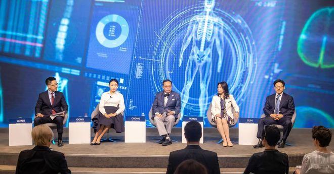 夏季达沃斯论坛｜AI怎么“+”企业？行业大佬这么说