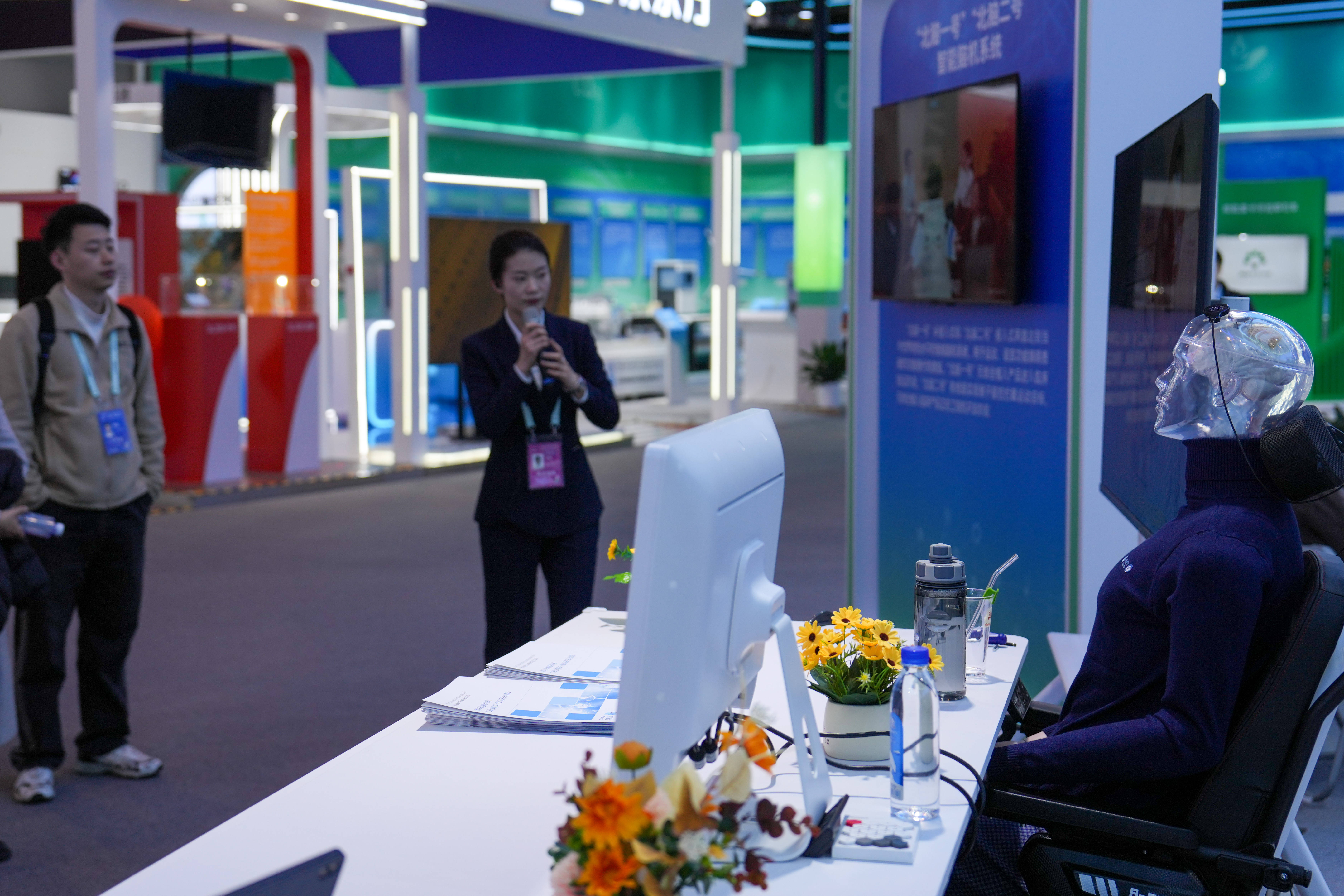 AI伙伴助残疾人开启生活新方式