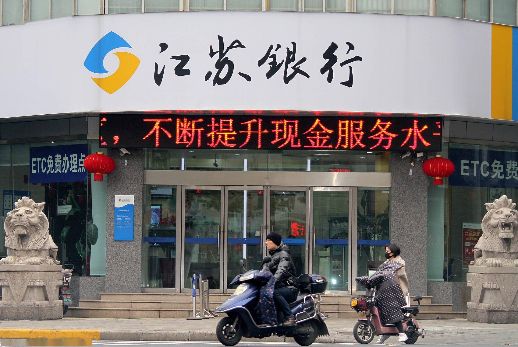 年薪116万的34岁青年，接管600亿超市龙头