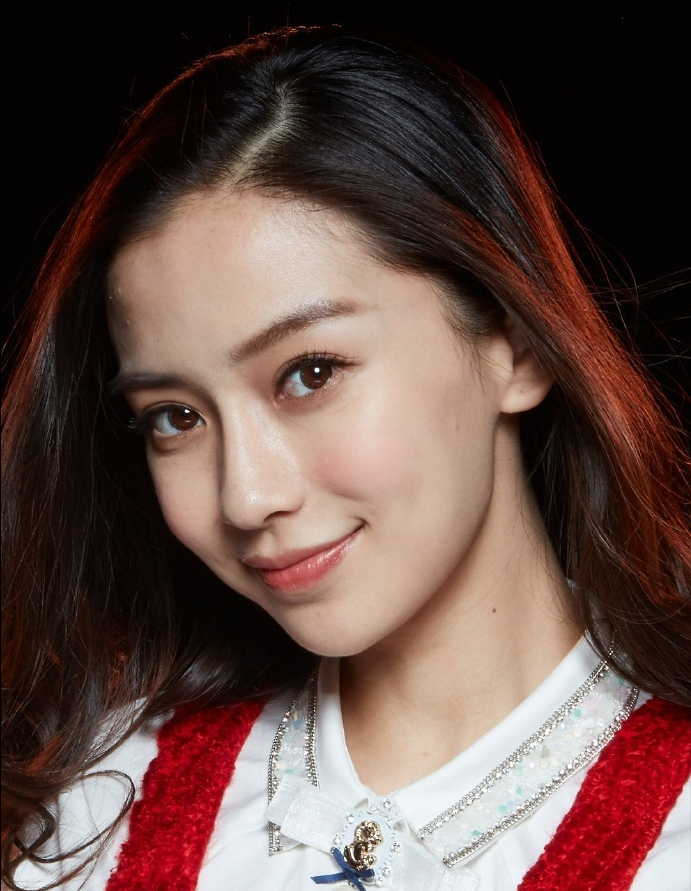 卖水的首富，重仓医美女王34个亿
