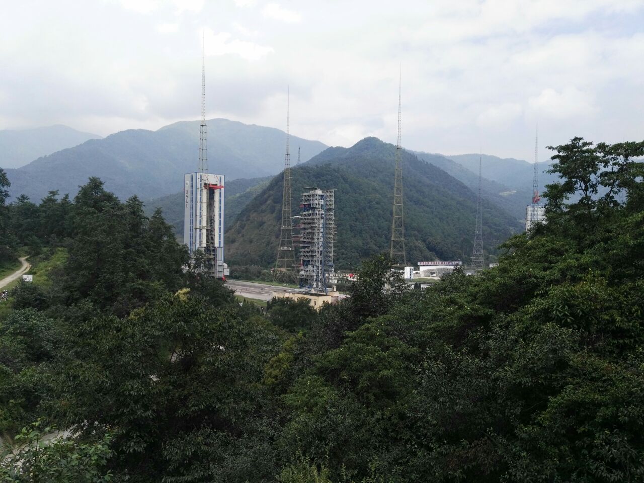 探秘卫星如何展翅“晒太阳”