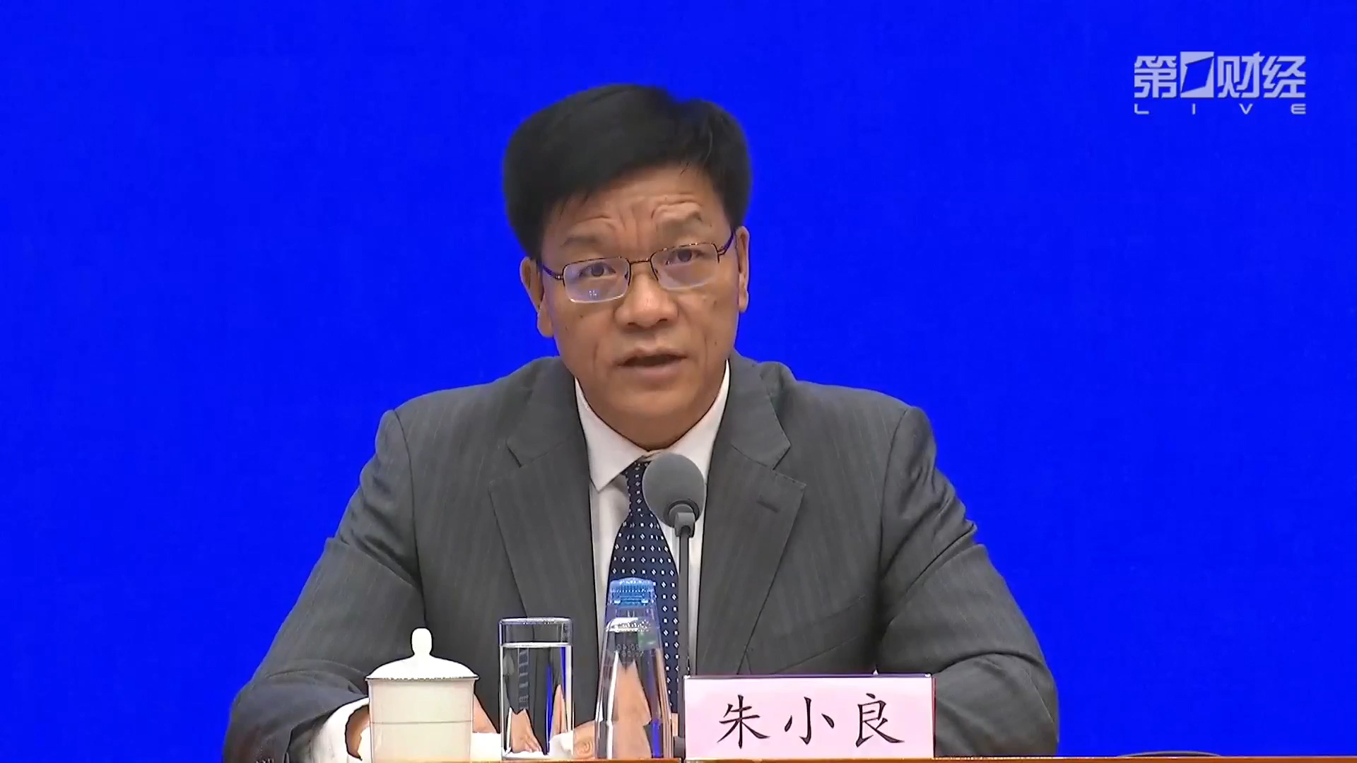 新帅“改造”雀巢：全球范围内裁员1.2万人丨消费一线