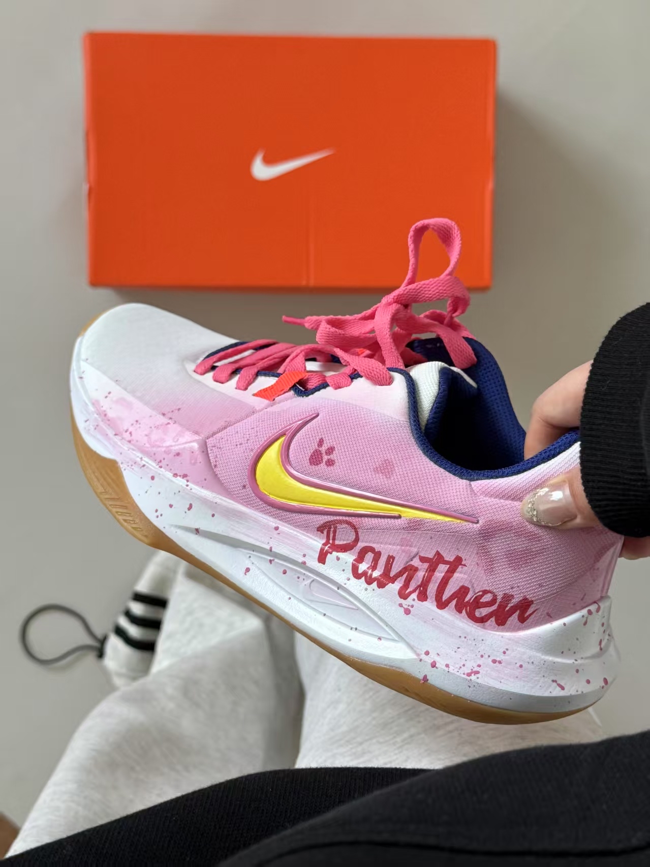 激战中国市场：耐克销售下滑，阿迪达斯“高调”进击丨运动变局