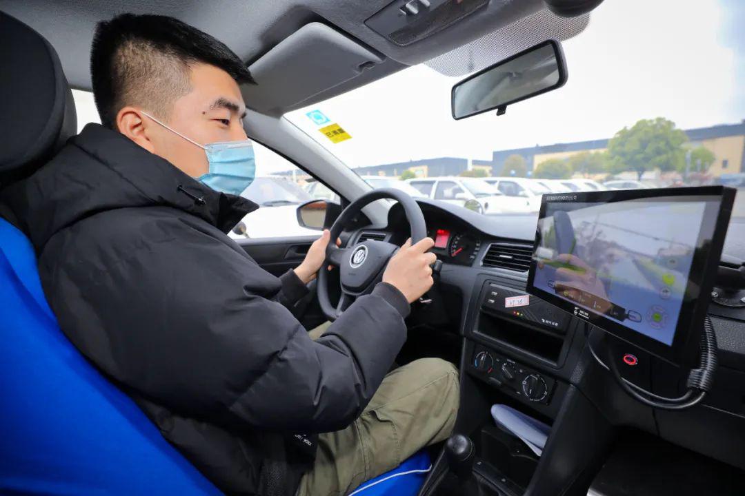 新“职”所向丨机器人的“教练员”