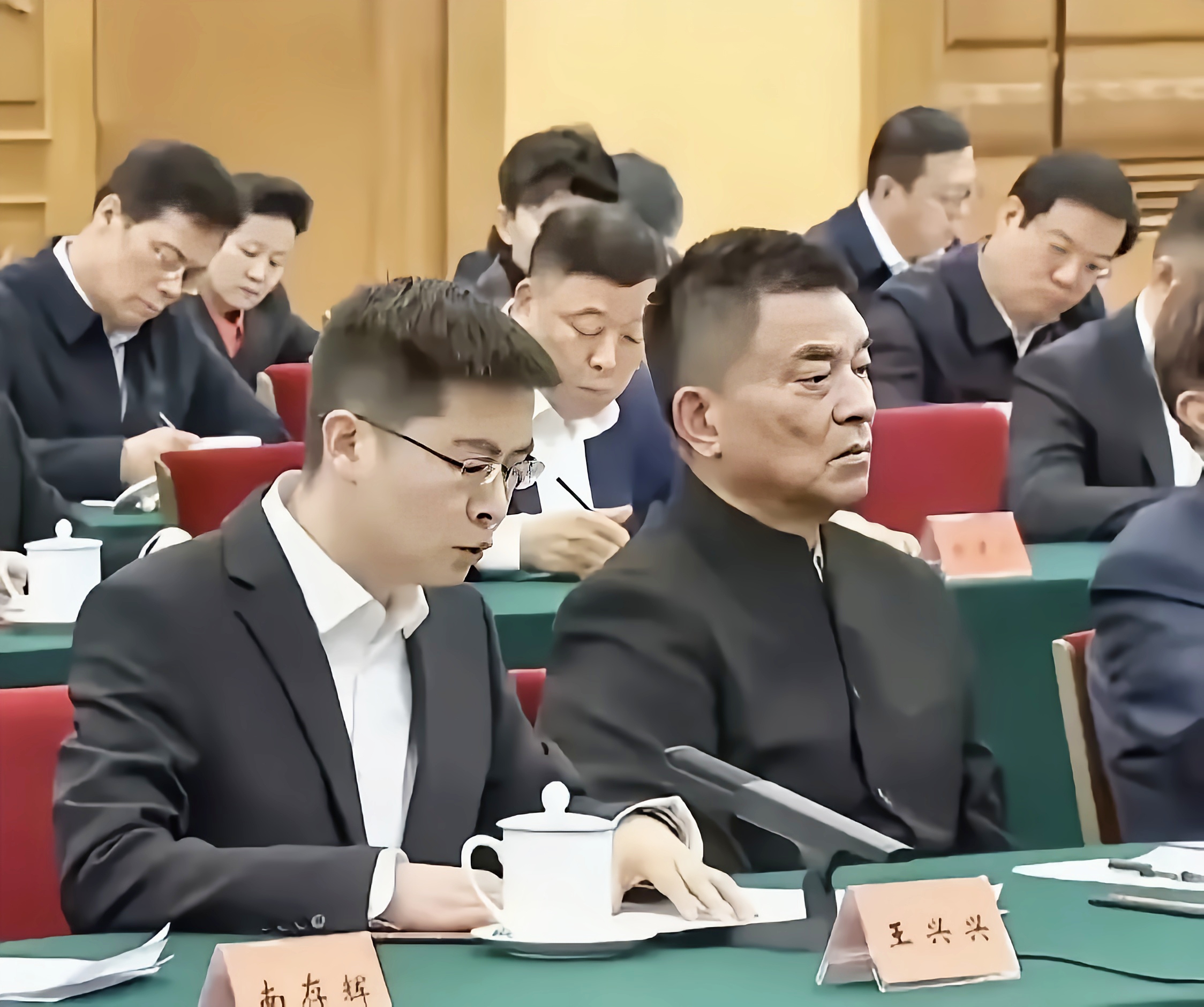 王兴兴回应论文上热搜；京东“国民好车”价格定了丨新鲜早科技