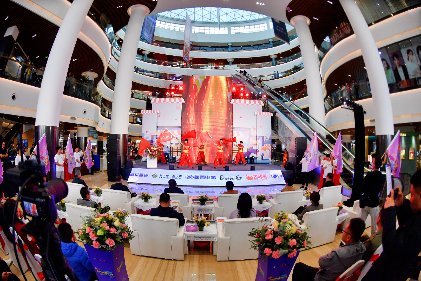 进博会闭幕累计成交834.9亿美元 电商平台成采购“新主体”