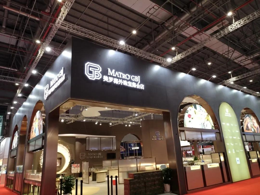 奢侈品巨头进博会“斗法”，高管战略调整背后的中国市场博弈