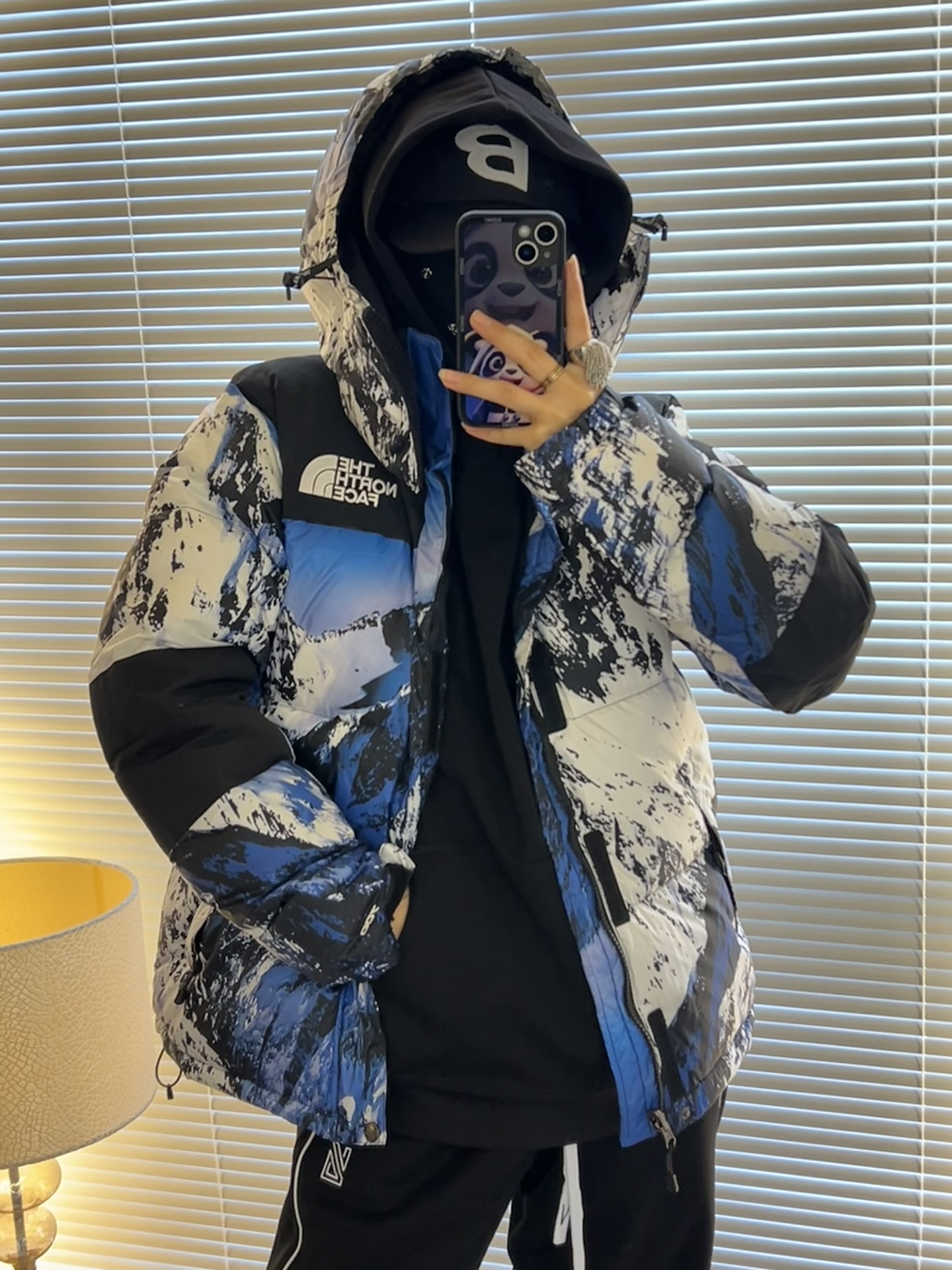 雪山上扎堆直播！羽绒服品牌抢夺双十一流量新阵地