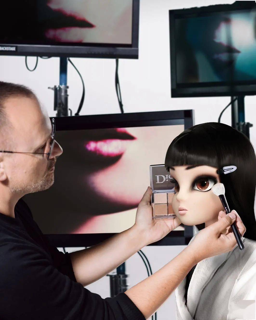 人形机器人7S店开进热闹商圈 “赛博”科技触手可及