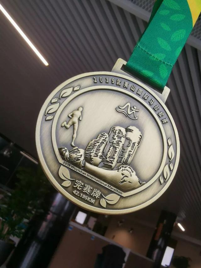 飞骧科技转战港交所IPO:资产负债率超100% 实控人递表前夕减持套现