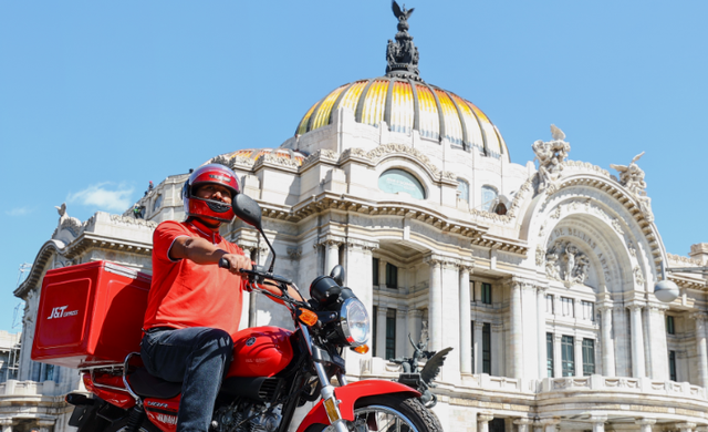 “黑五”电商狂欢，快递出海共舞