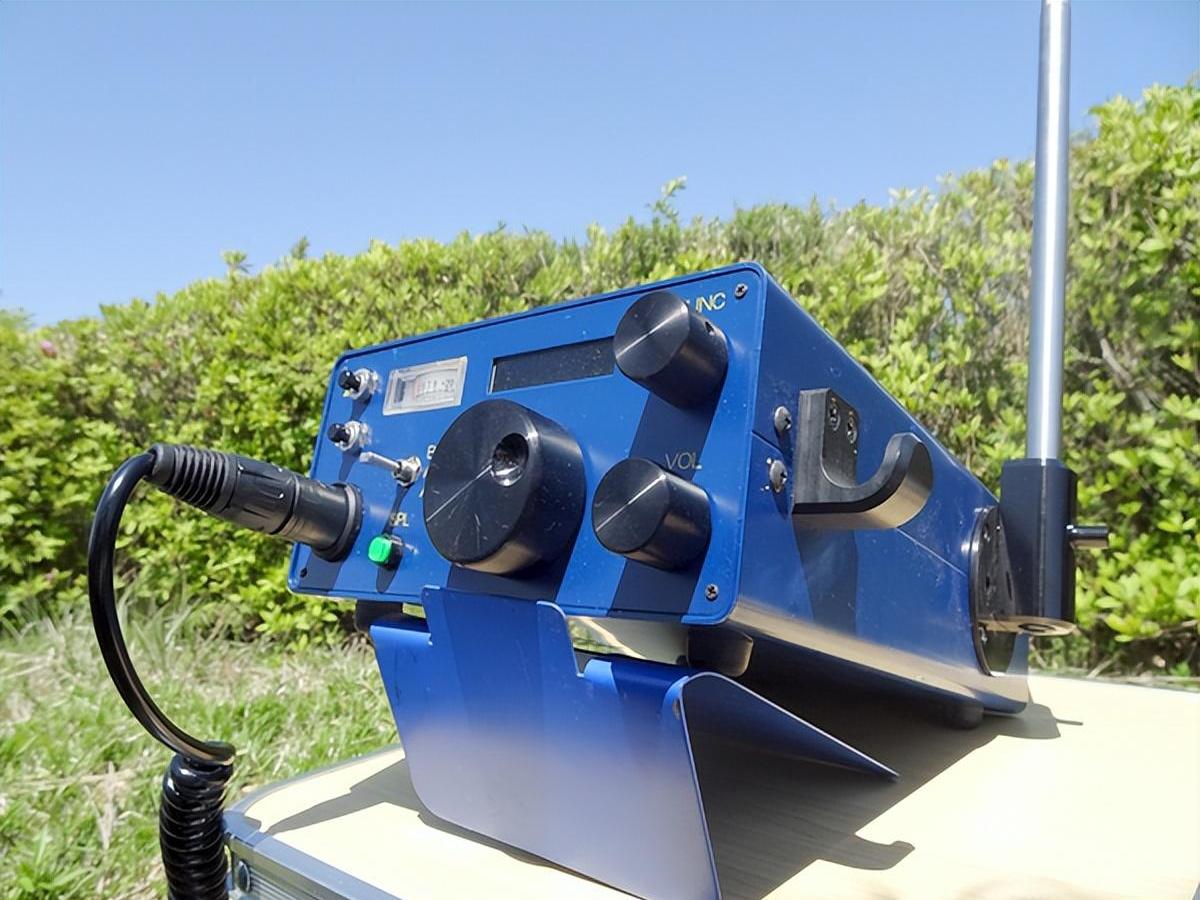 超微型调制器实现高精度激光操控