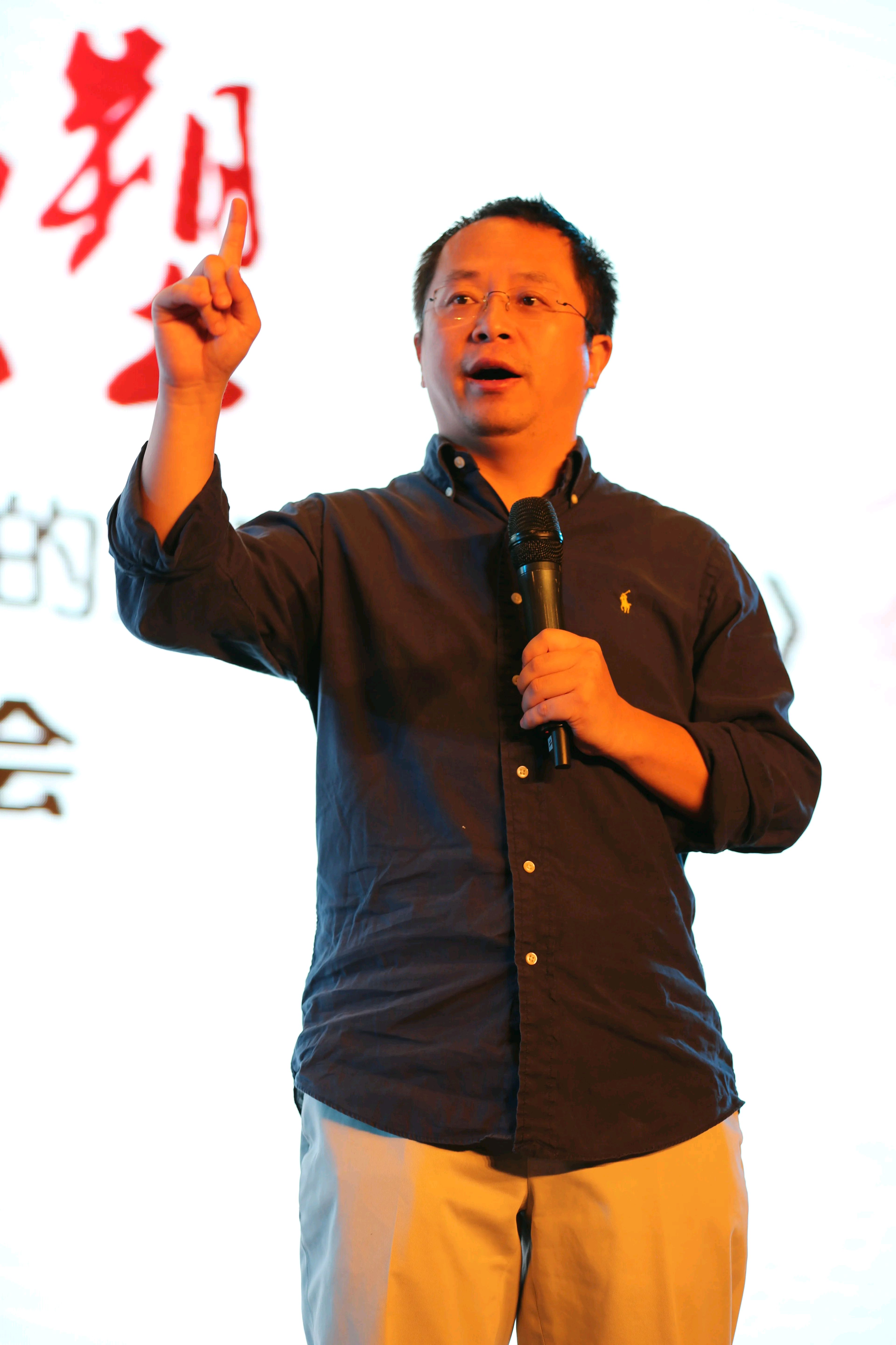 周鸿祎回应“财务造假”；豆包AI手机恢复少量销售丨新鲜早科技