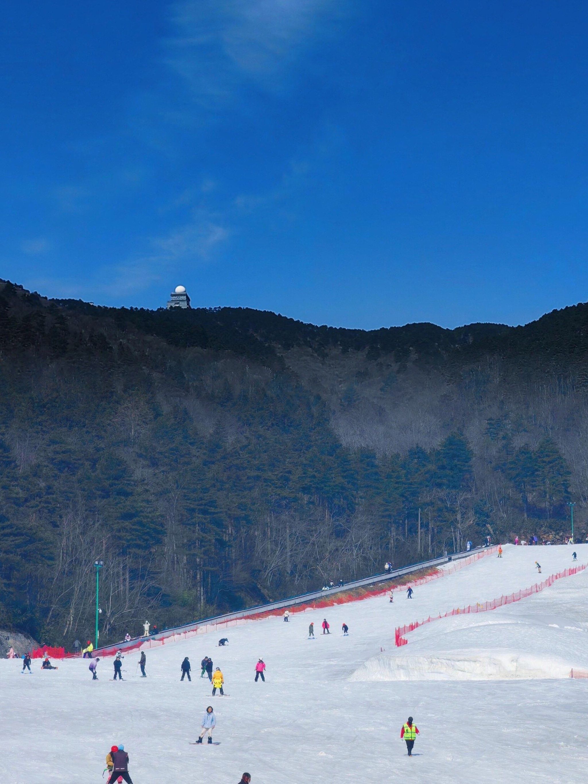 “雪假”来了！多地打响年底消费“冰雪之战”