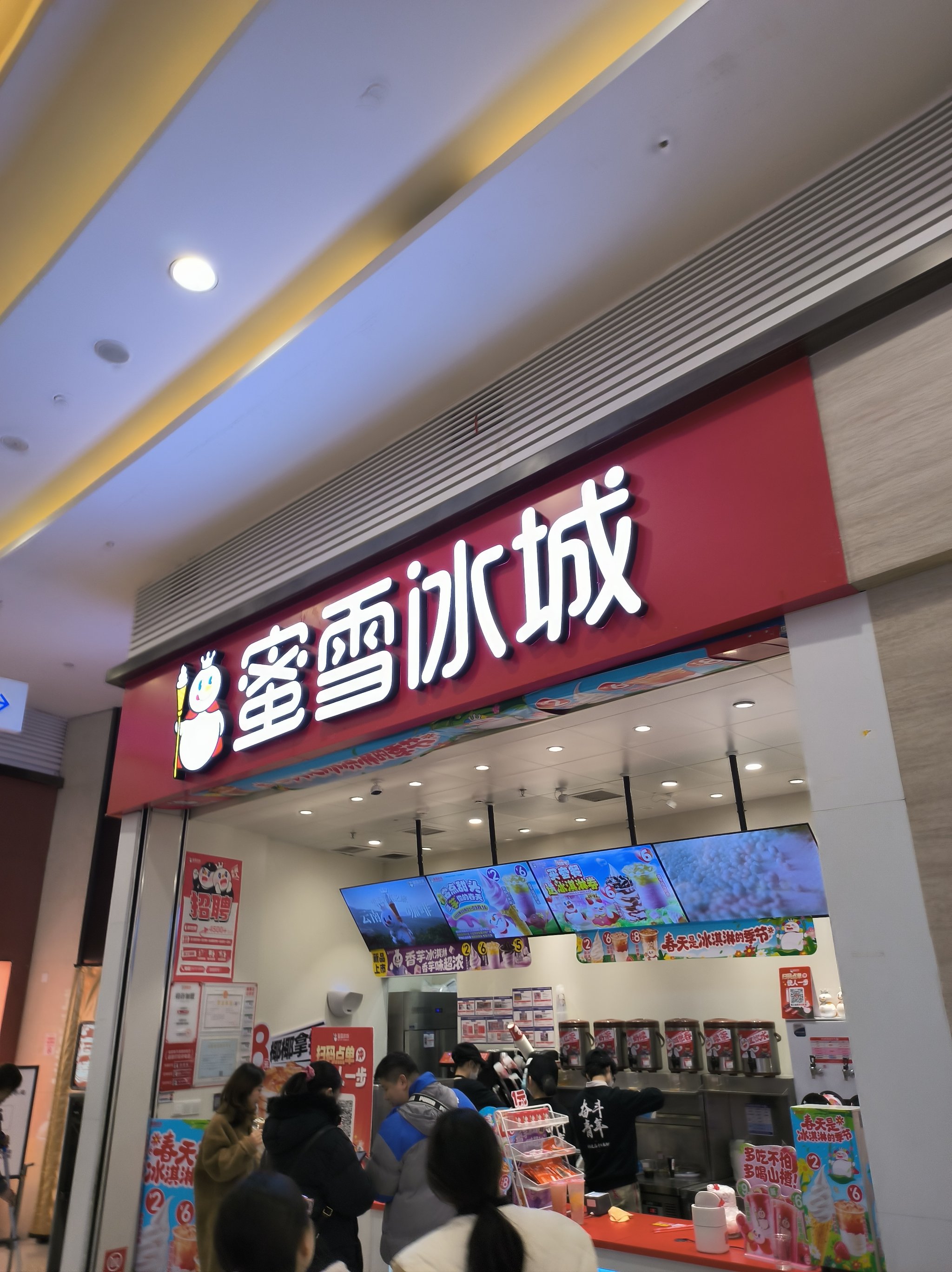 蜜雪冰城美国首店开业 北美成出海新大陆？丨咖啡茶饮龙门阵