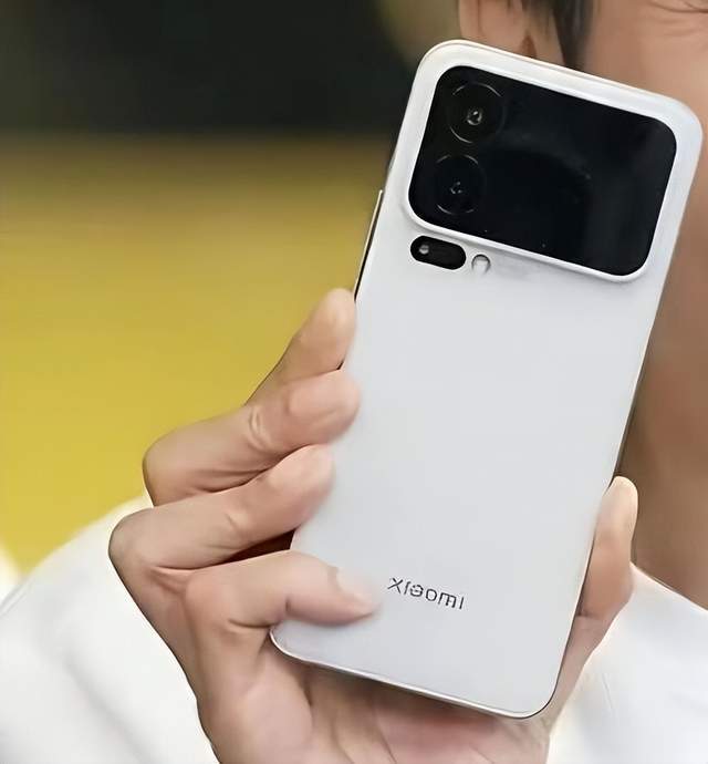 卢伟冰称小米17Ultra涨价；星链一颗卫星异常丨新鲜早科技