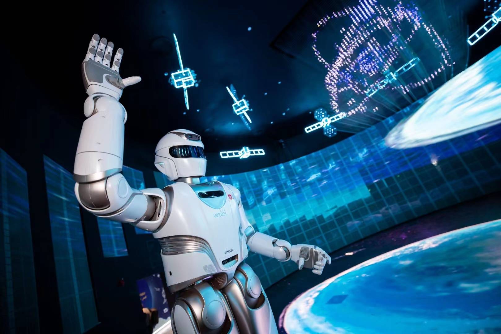 21专访｜优必选周剑：相比表演秀，人形机器人更要进工厂干实事