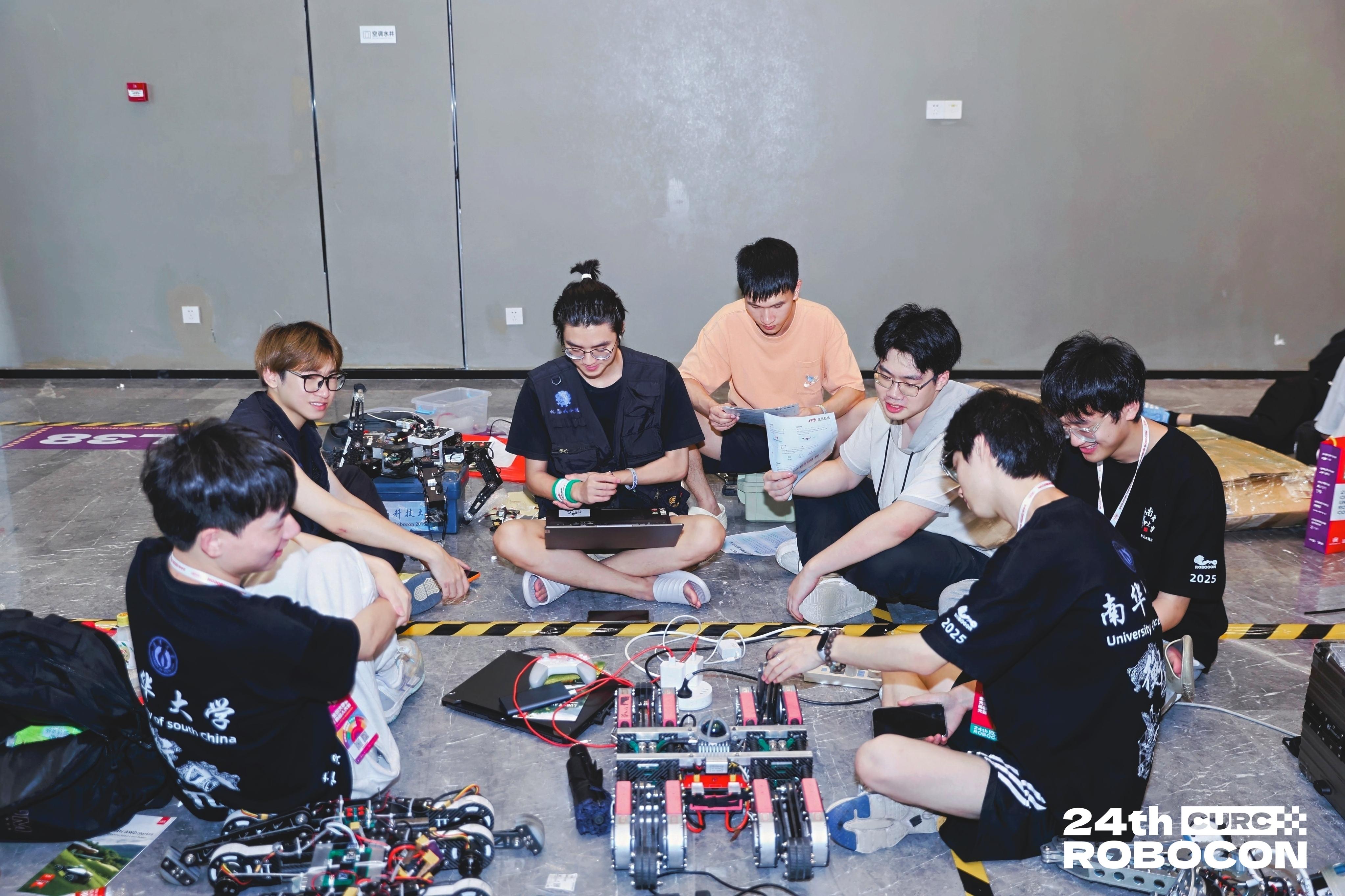 在深圳龙岗机器人技能大赛看产业“上岗”之路