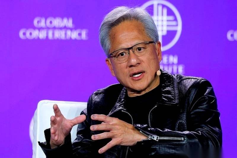 黄仁勋新年首场演讲：AI超级芯片平台Rubin全面投产，开源自动驾驶推理模型