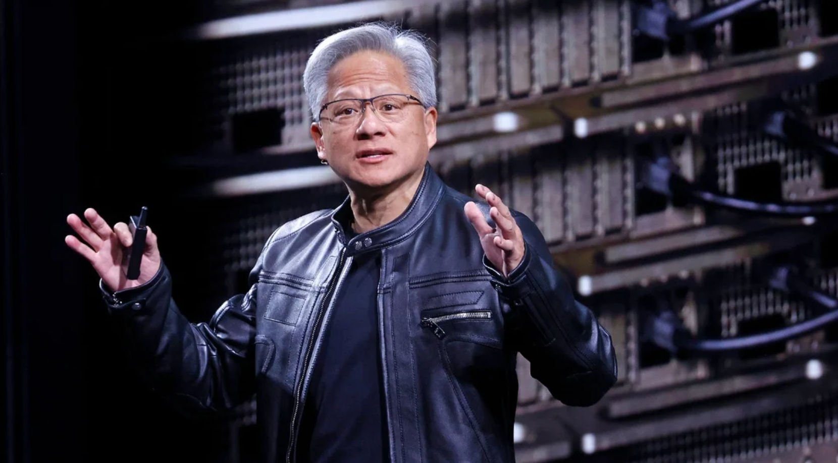 黄仁勋称“今年将非常好”:将持续投资上下游和合作伙伴,要为中国市场做贡献要加入竞争