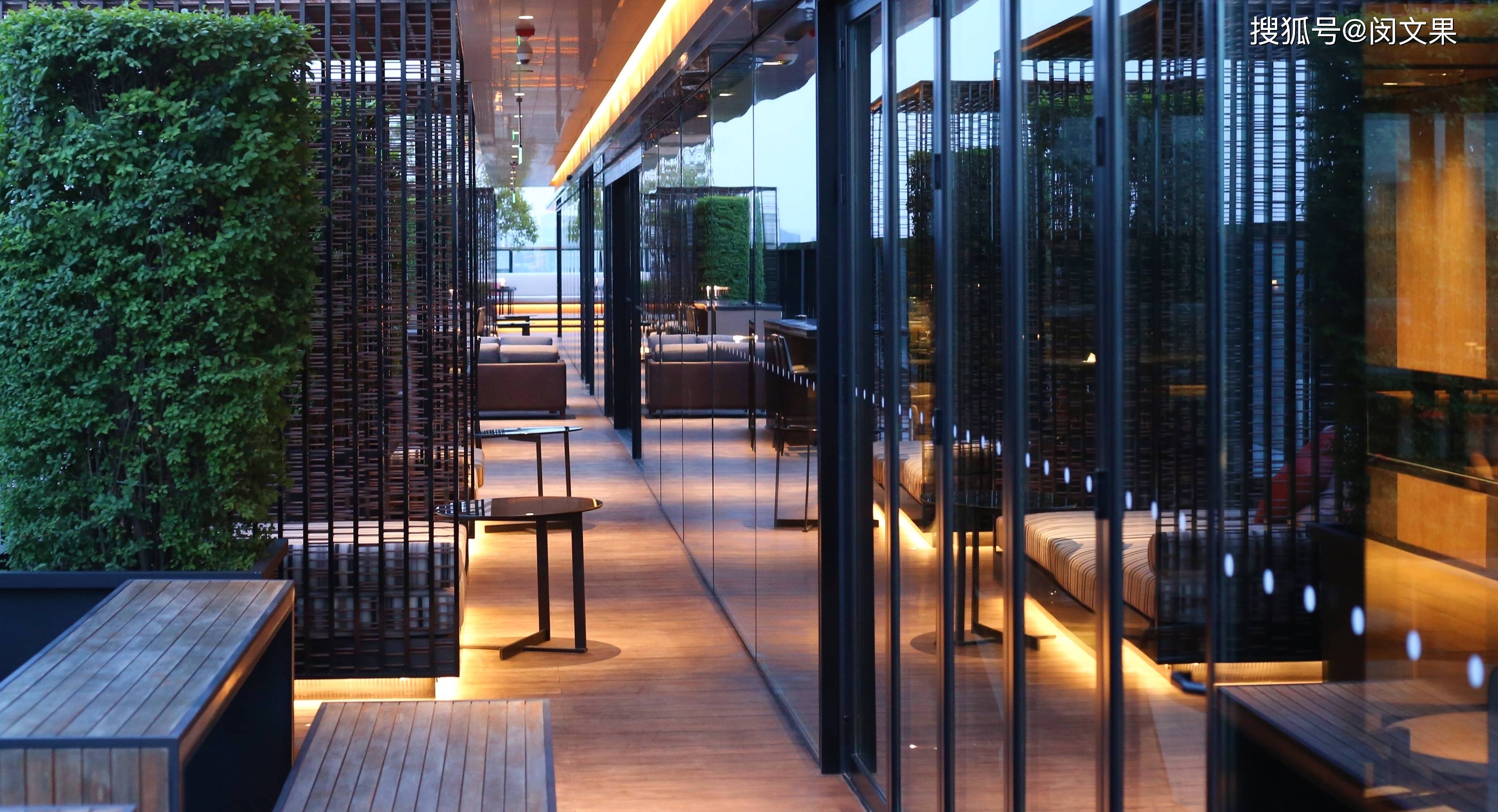 从丽思卡尔顿到文华东方，顶奢酒店拥抱“地方资本”转战下沉市场