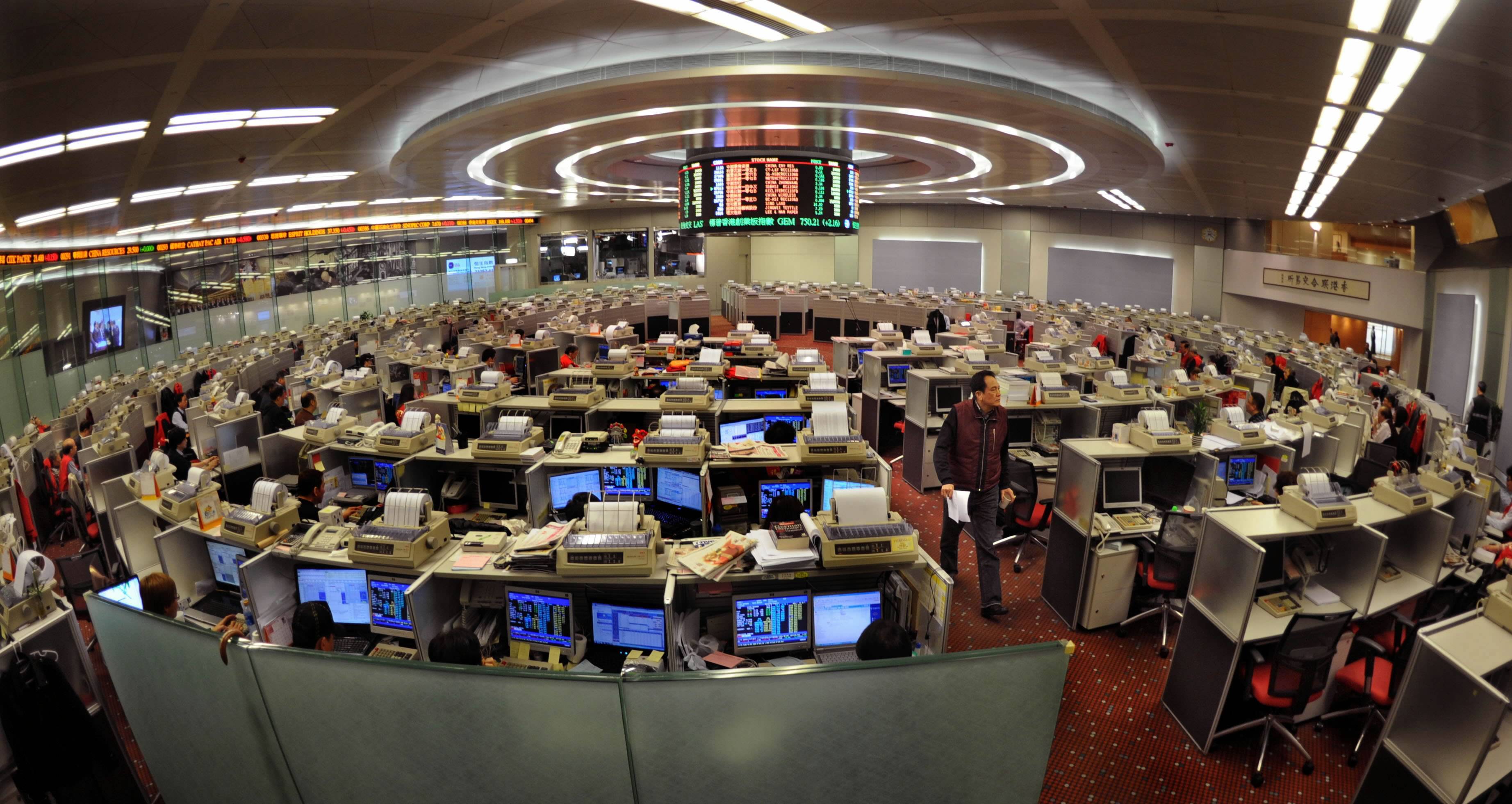 中国证监会党委委员、副主席陈华平：证监会将持续完善长钱长投的制度环境