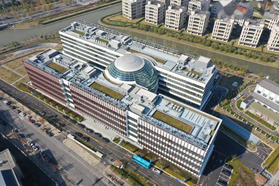 我国科研人员让精密电路像“保鲜膜”一样能包裹万物