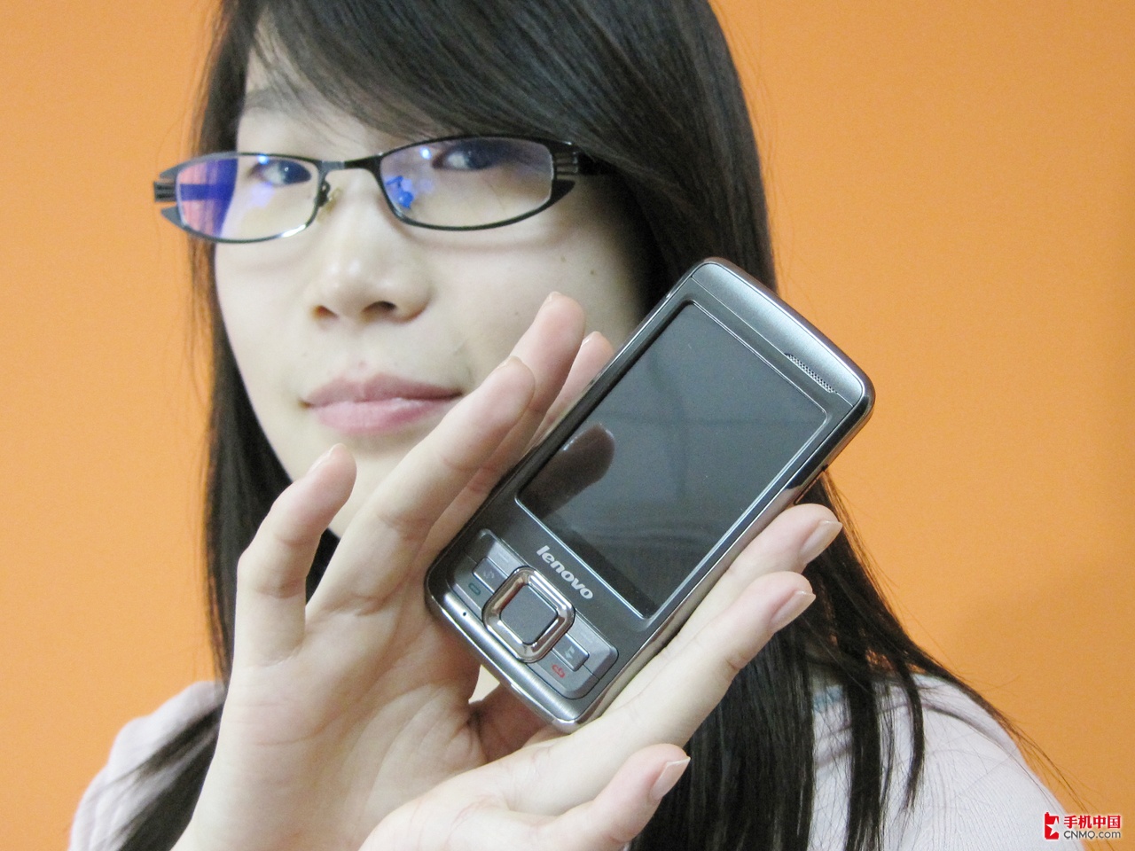 “巧手机器人”实现双面抓握与自主爬行