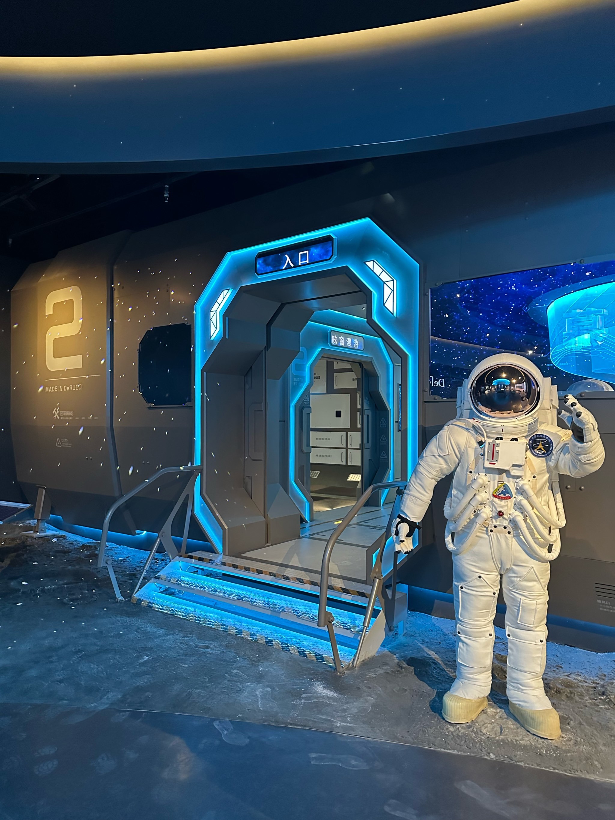 北京亮马河畔机器人科技空间等你来探秘